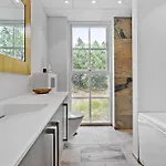 4 Bedroom Stunning In