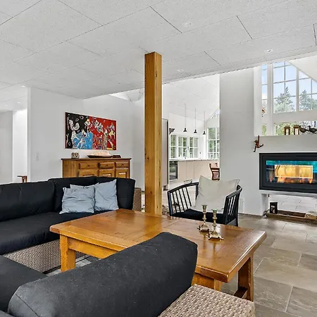 4 Bedroom Stunning In * Blavand