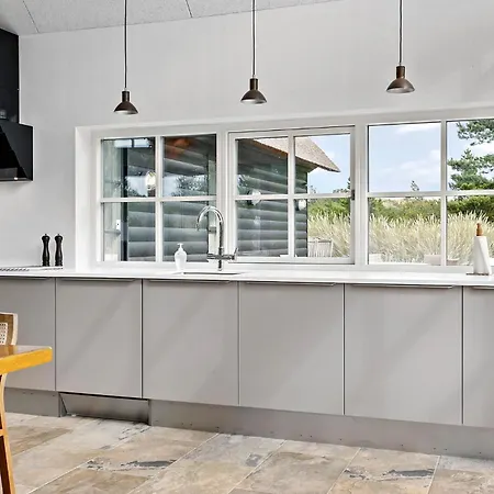 4 Bedroom Stunning In Holiday home