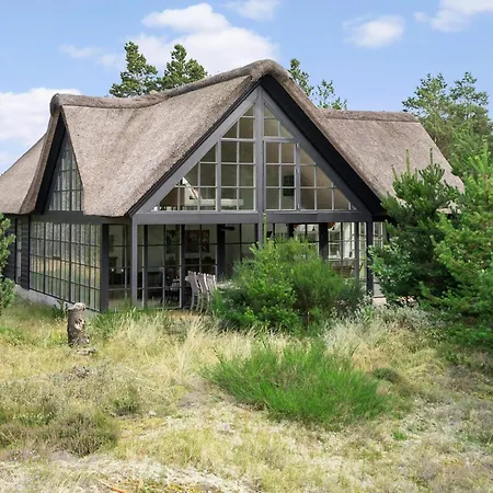 4 Bedroom Stunning In Holiday home