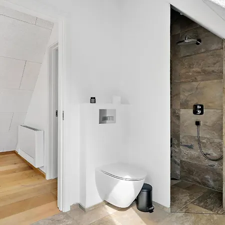 4 Bedroom Stunning In Vakantiehuis Blåvand