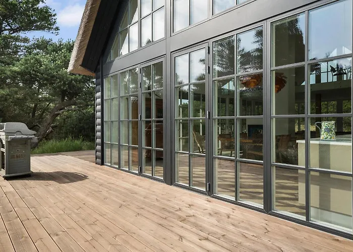 4 Bedroom Stunning In Vakantiehuis Blåvand