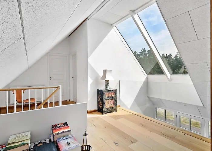 4 Bedroom Stunning In Vakantiehuis Blåvand